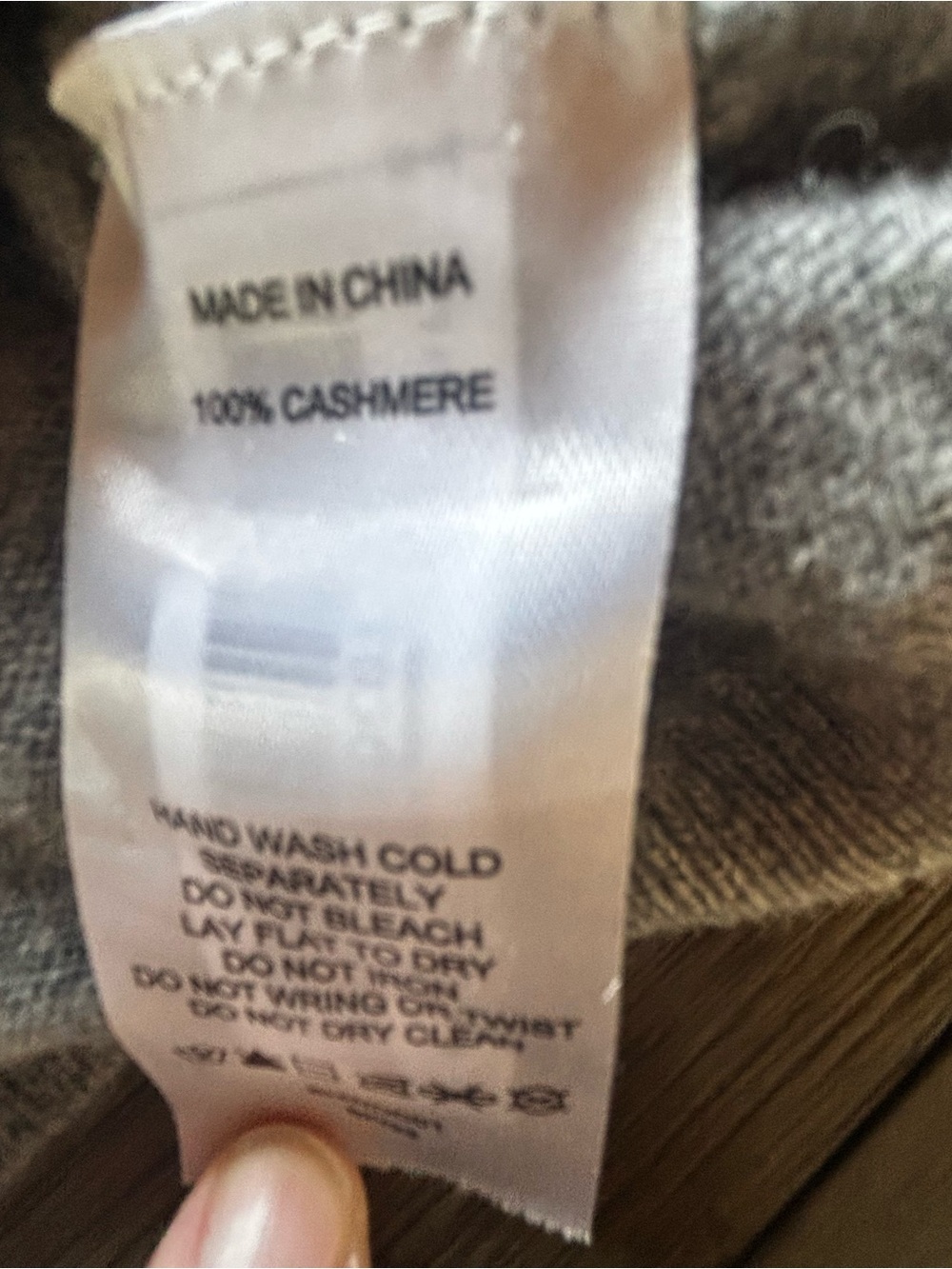 Quince Women's V-Neck Cashmere Sweater - Gray - Picture 4 of 4